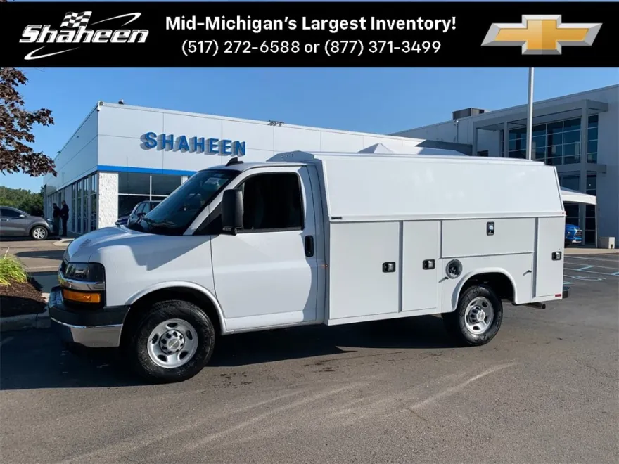 2025 Chevrolet Express Cutaway 3500 photo 1