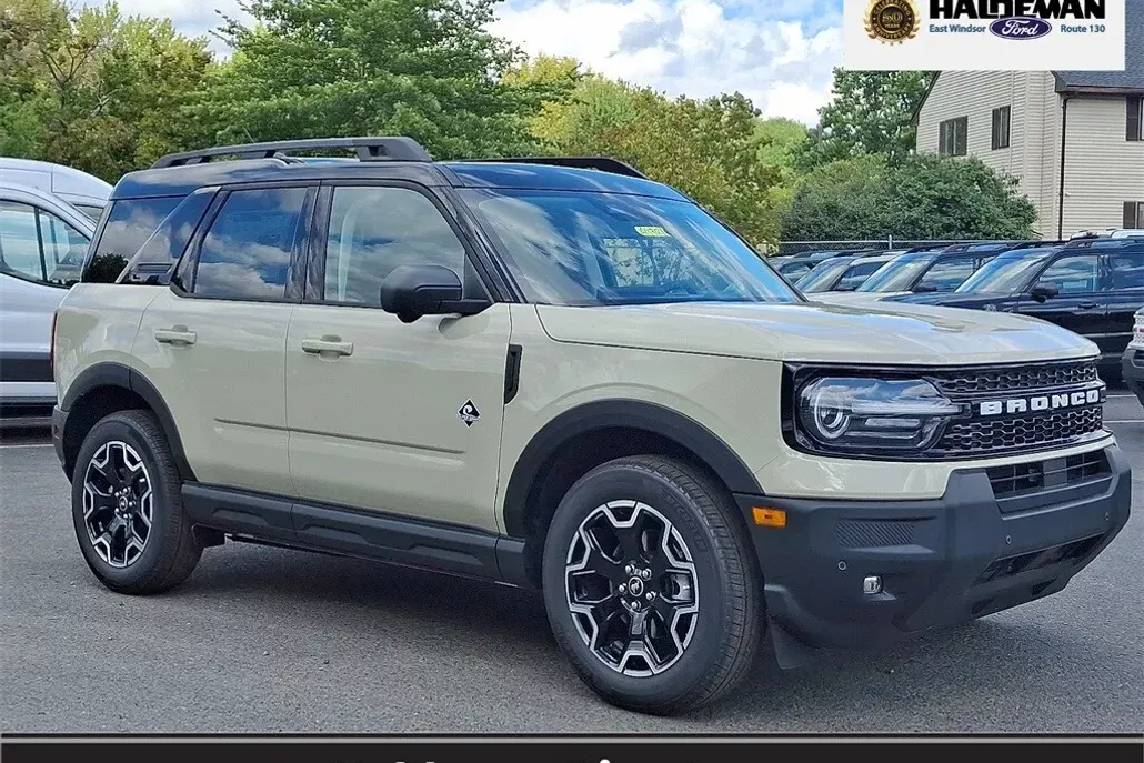 2025 Ford Bronco Sport Outer Banks photo 1