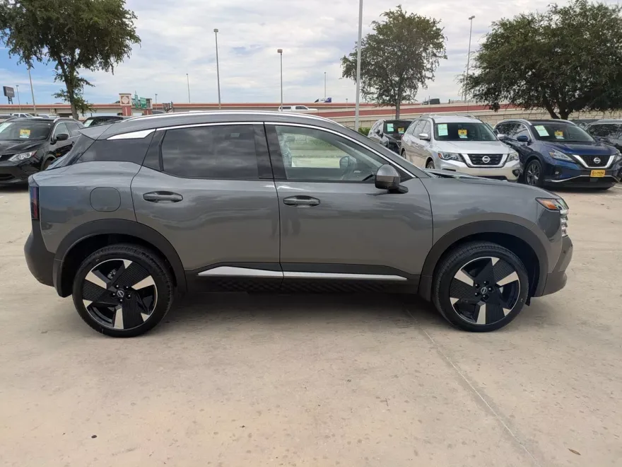 2025 Nissan Kicks SR photo 1