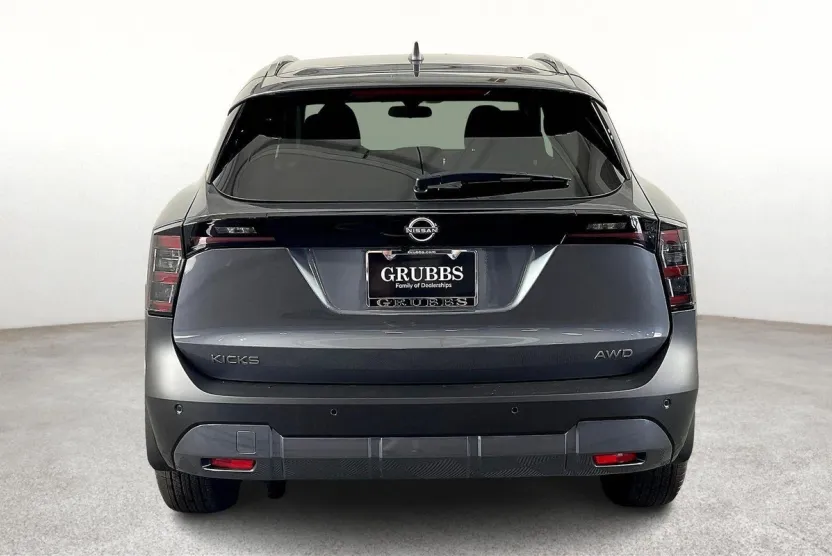 2025 Nissan Kicks SV photo 1