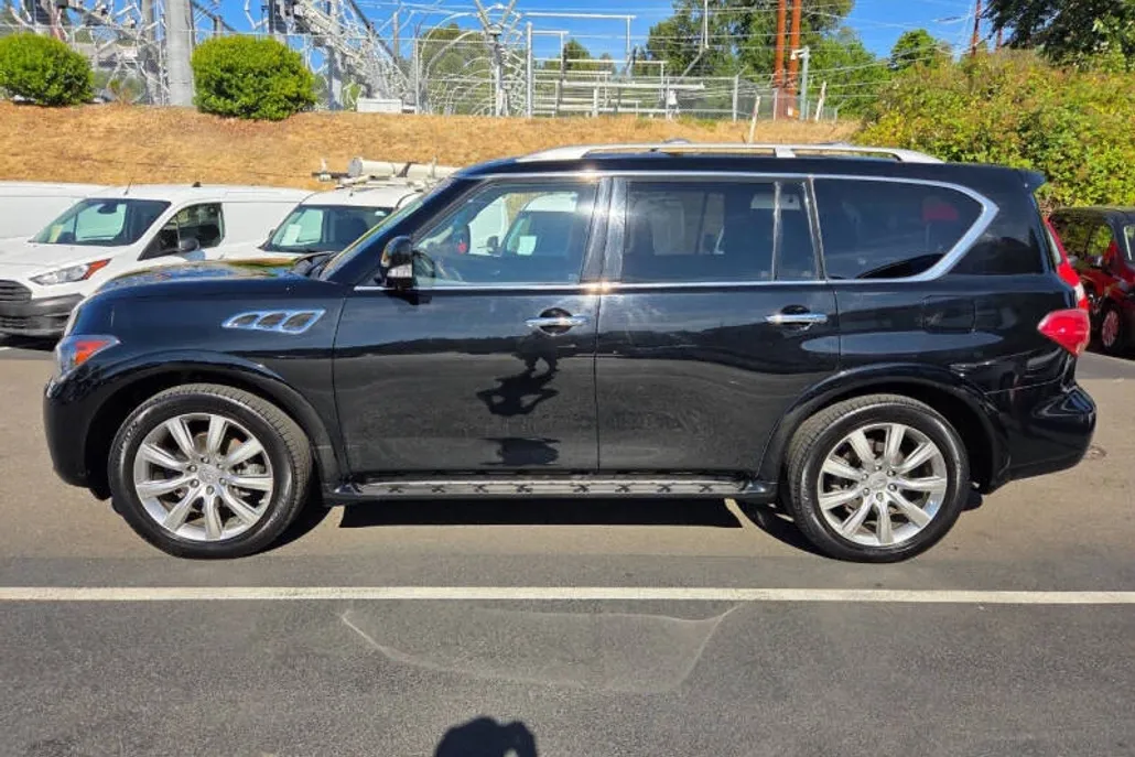 2013 Infiniti QX56 photo 1