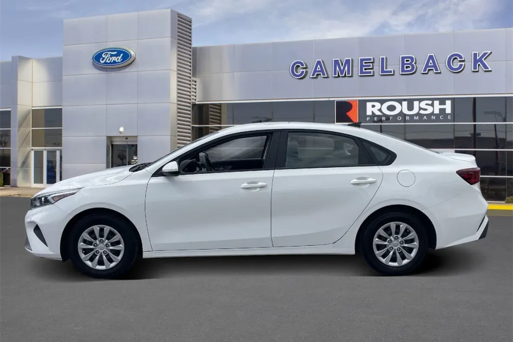 2023 Kia Forte LX photo 1