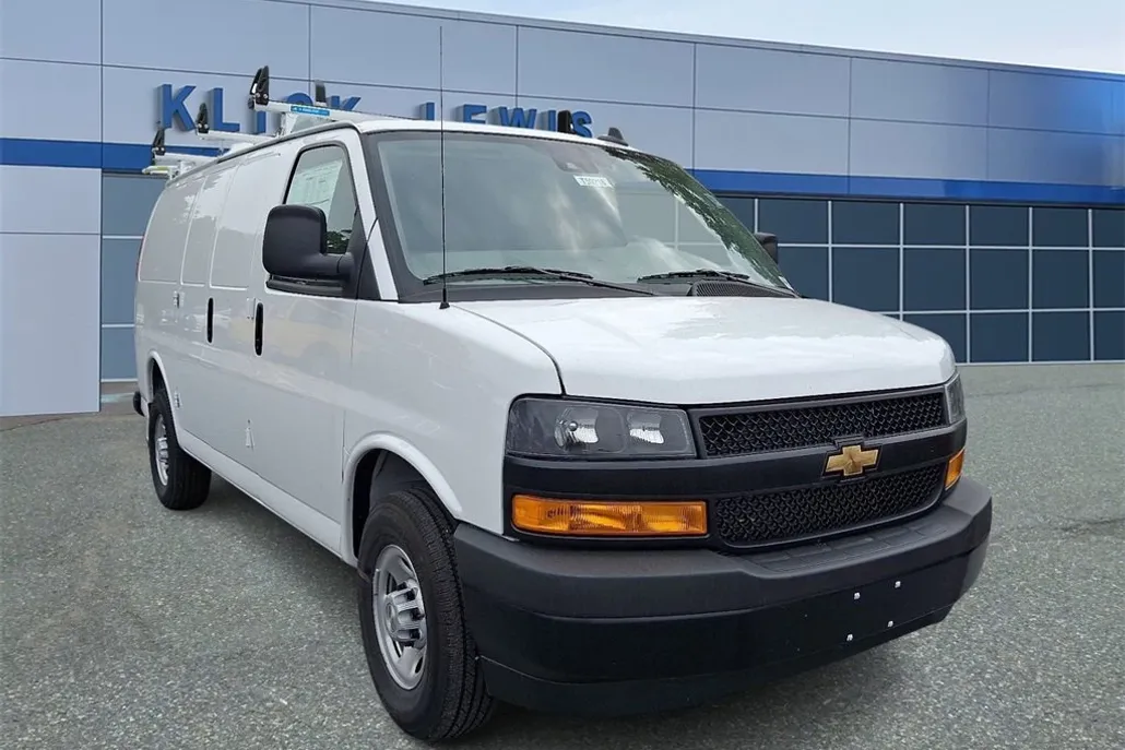 2025 Chevrolet Express Cargo 3500 photo 1