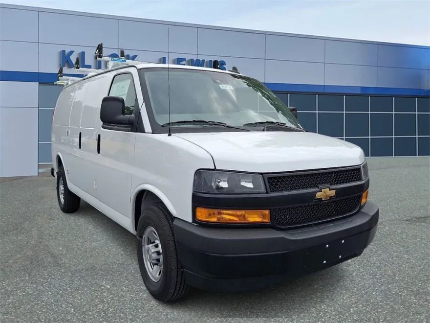 2025 Chevrolet Express Cargo 3500 photo 1