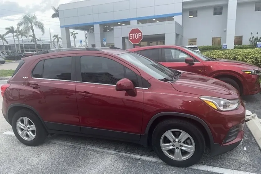 2020 Chevrolet Trax LT photo 1