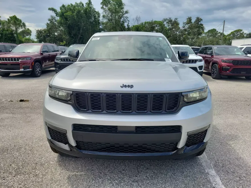 2025 Jeep Grand Cherokee Limited photo 1