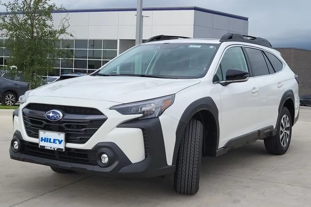 2025 Subaru Outback Premium photo 1