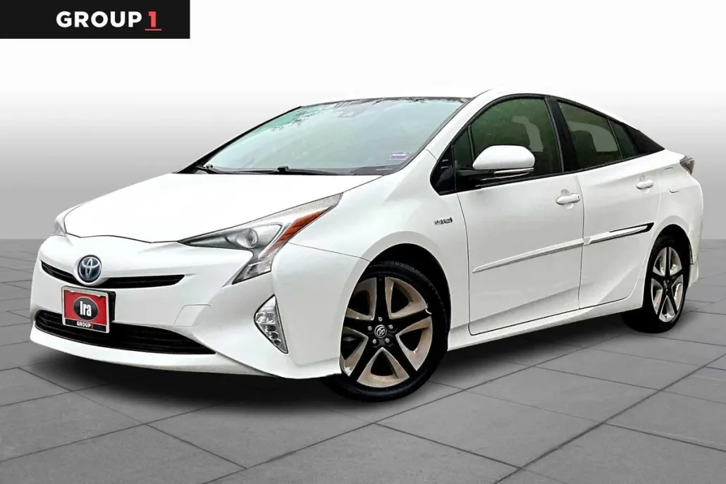 2016 Toyota Prius Three Touring photo 1