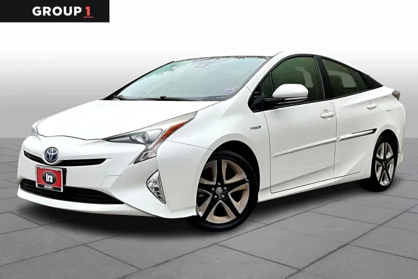2016 Toyota Prius Three Touring photo 1
