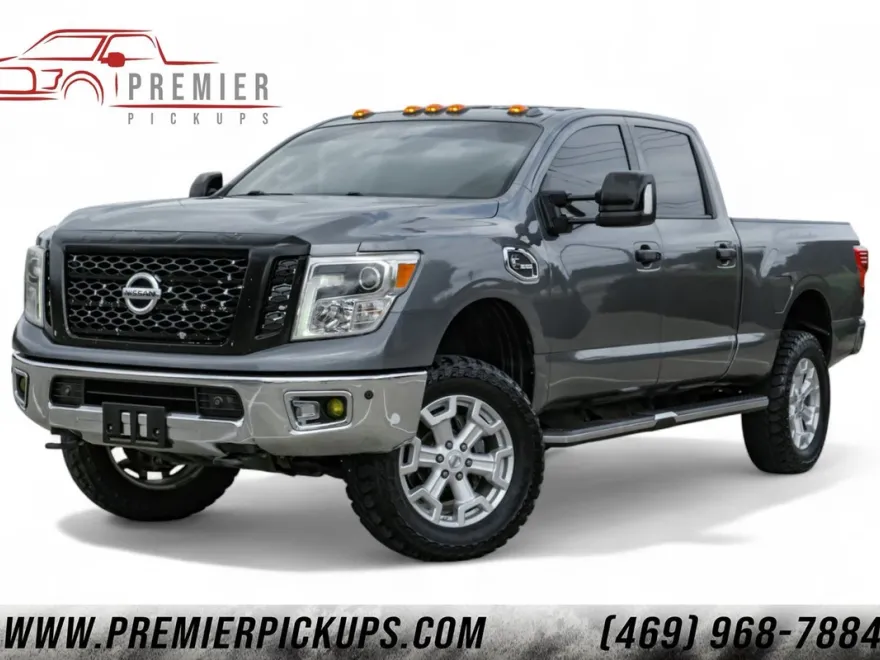 2017 Nissan Titan SL photo 1