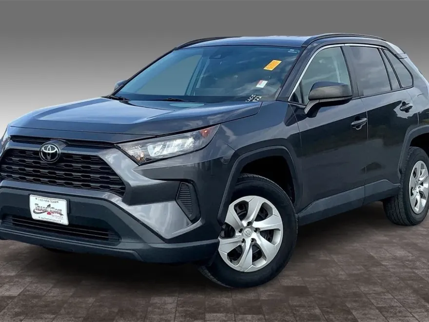 2021 Toyota RAV4 LE photo 1