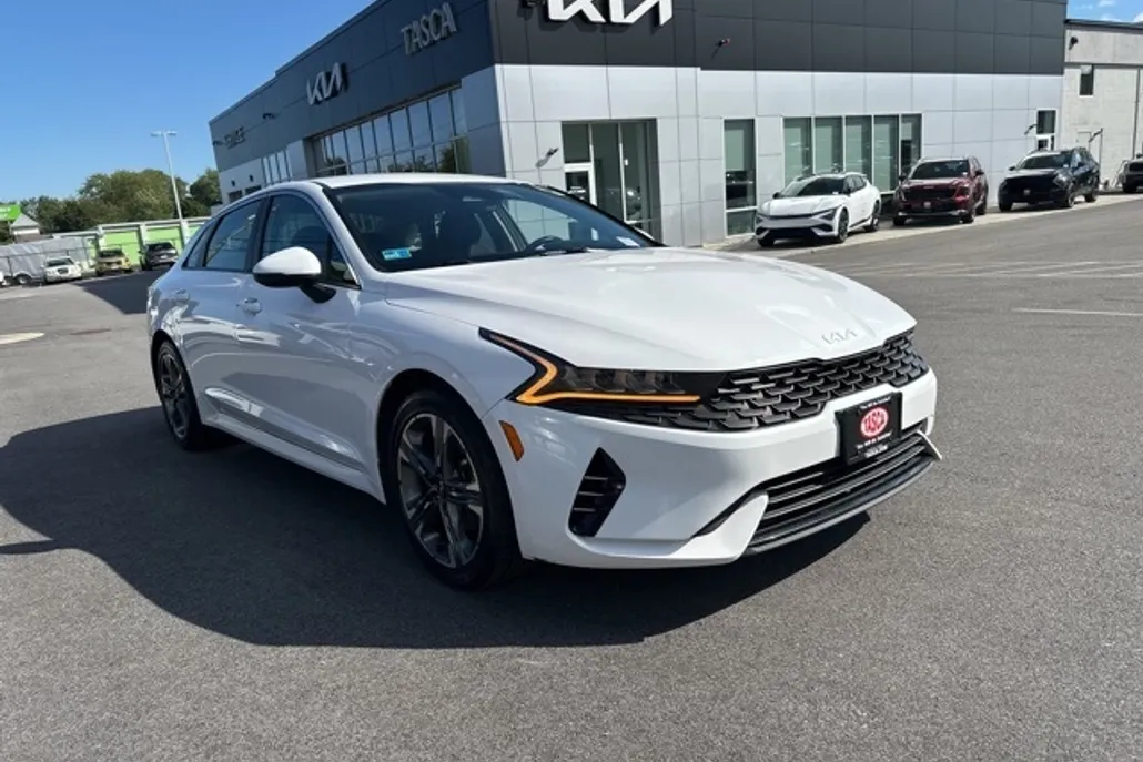 2022 Kia K5 LXS photo 1