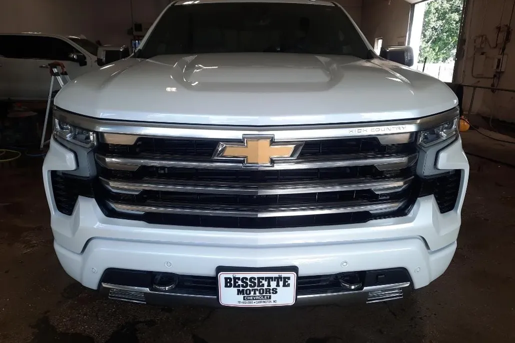 2023 Chevrolet Silverado 1500 High Country photo 1