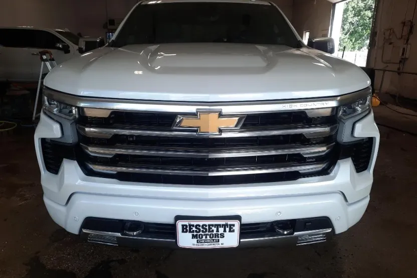 2023 Chevrolet Silverado 1500 High Country photo 1