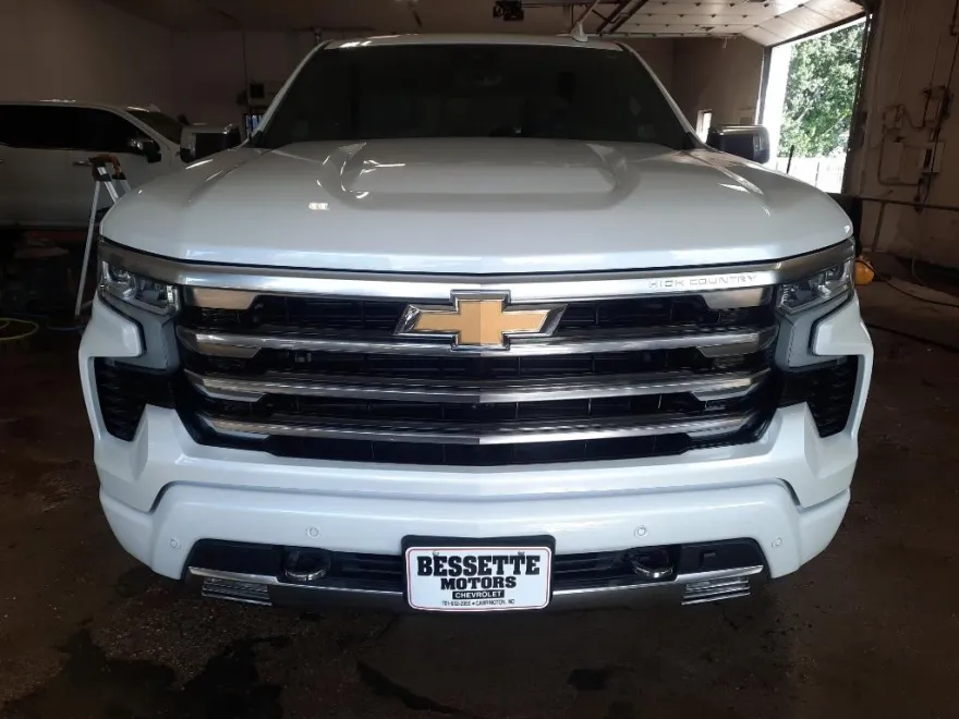 2023 Chevrolet Silverado 1500 High Country photo 1