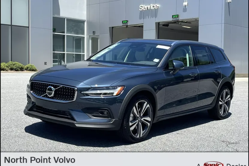 2026 Volvo V60 Cross Country B5 Plus photo 1