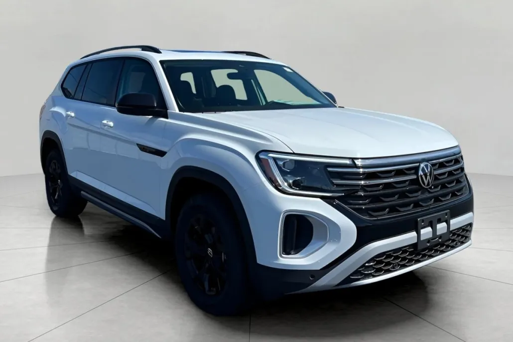 2025 Volkswagen Atlas Peak Edition SE photo 1