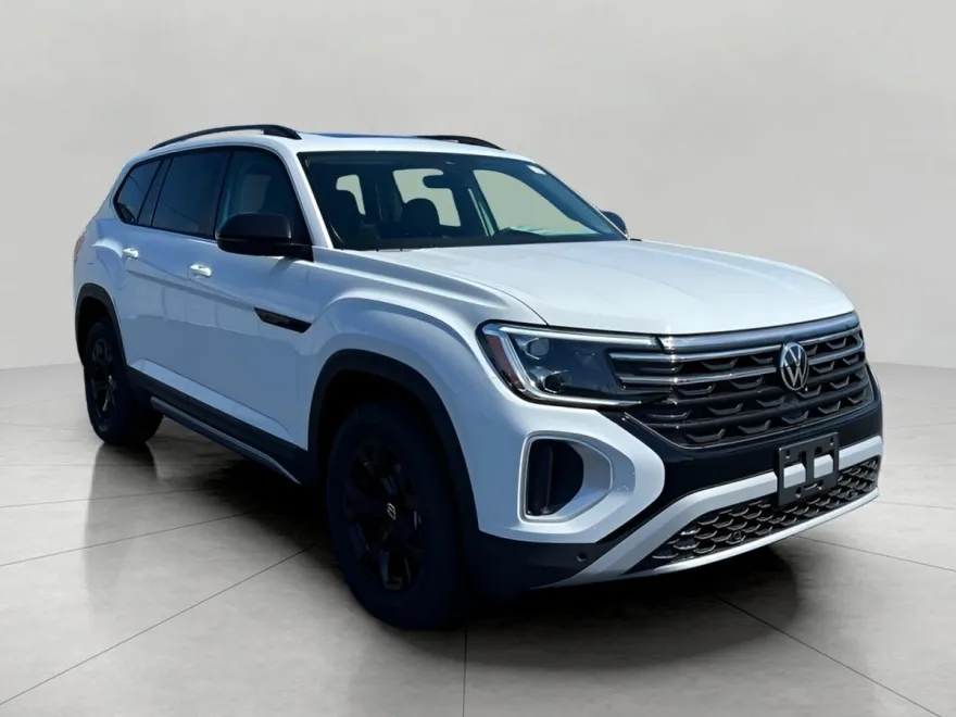 2025 Volkswagen Atlas Peak Edition SE photo 1