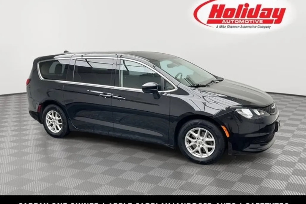2022 Chrysler Voyager LX photo 1