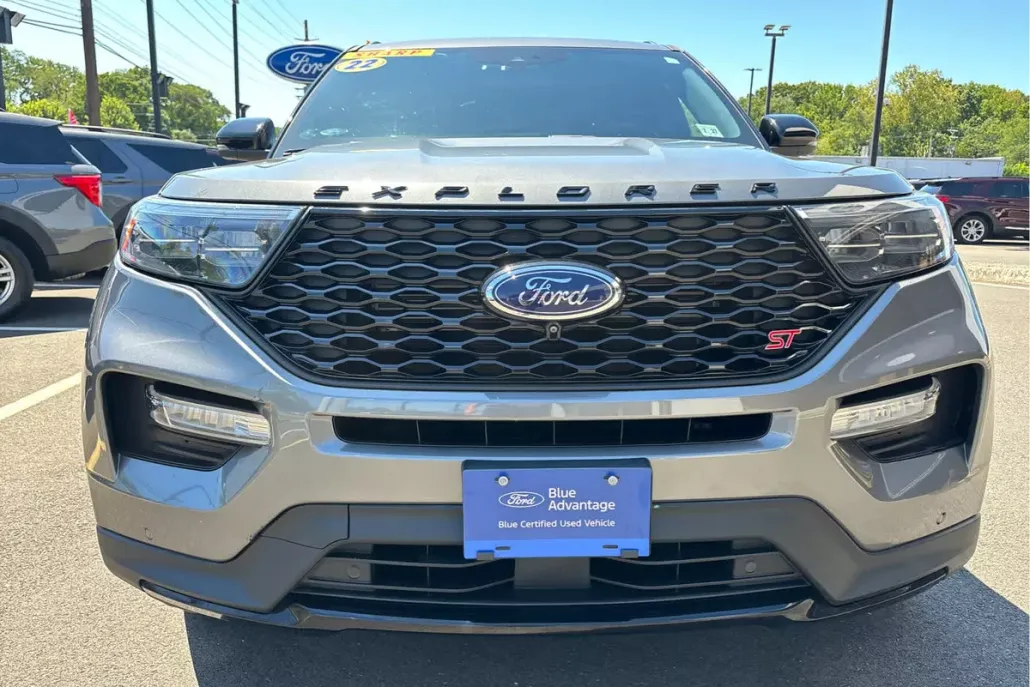 2022 Ford Explorer ST photo 1