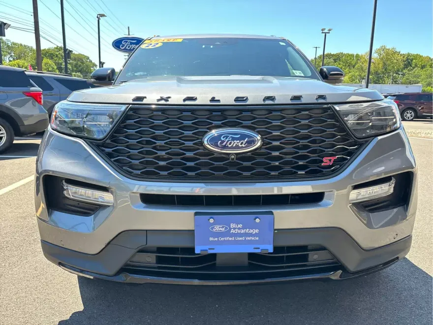 2022 Ford Explorer ST photo 1
