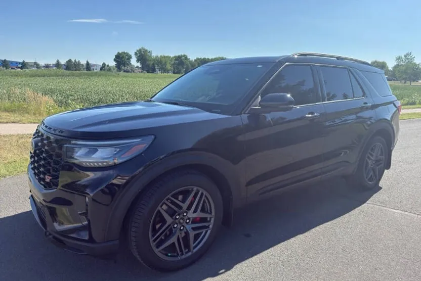 2025 Ford Explorer ST photo 1