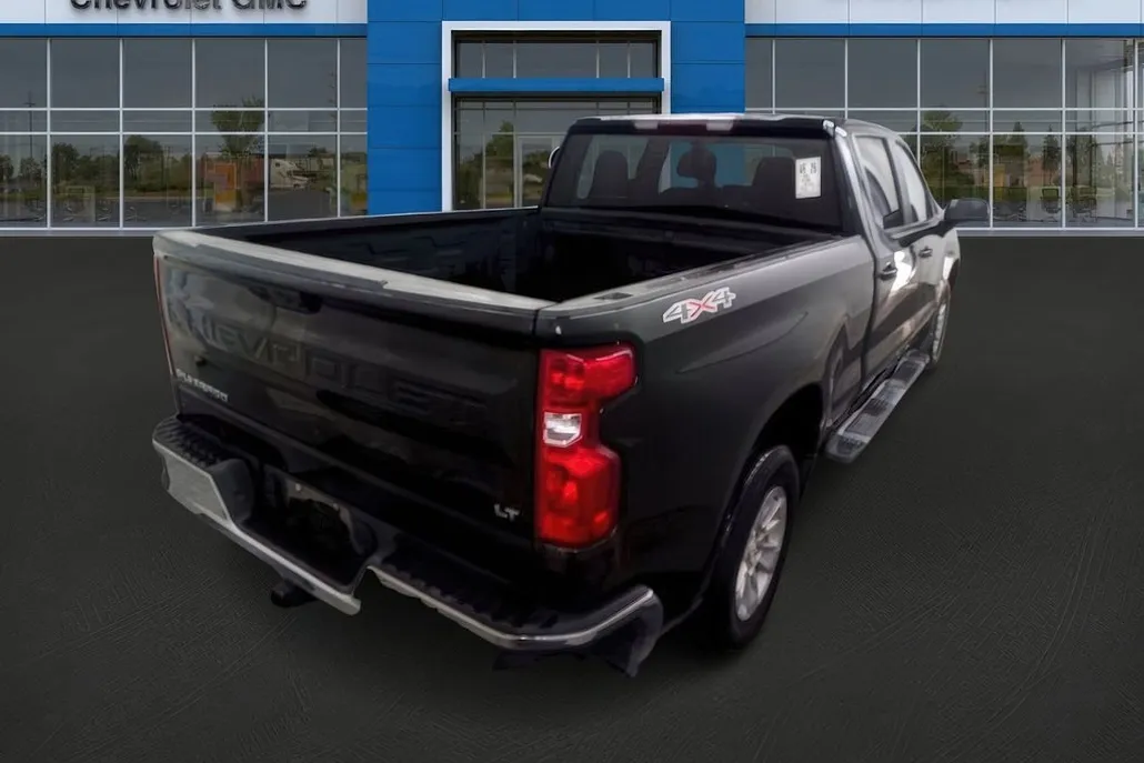 2023 Chevrolet Silverado 1500 LT photo 1