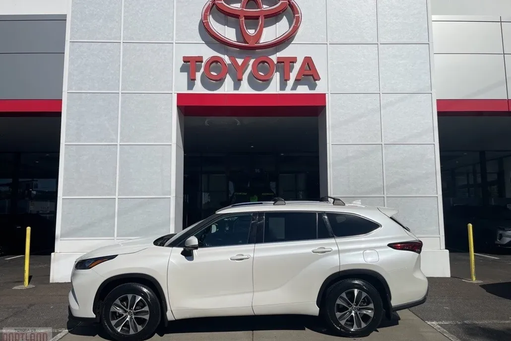 2020 Toyota Highlander XLE photo 1