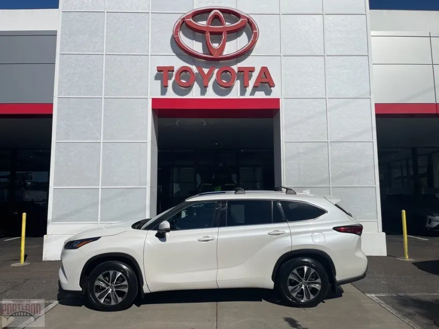 2020 Toyota Highlander XLE photo 1