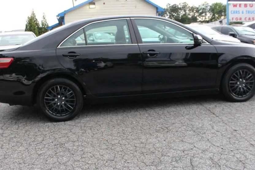 2009 Toyota Camry LE photo 1