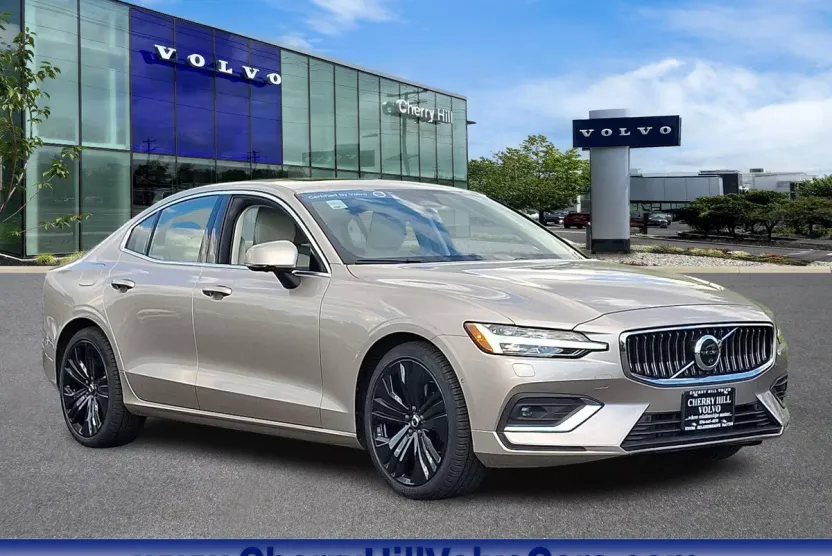 2023 Volvo S60 B5 Ultimate photo 1