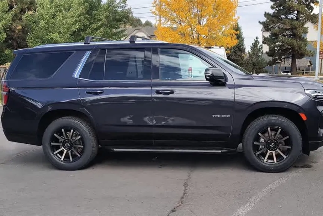 2023 Chevrolet Tahoe LT photo 1