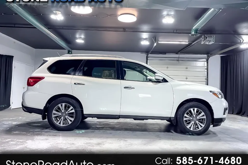 2017 Nissan Pathfinder 4x4 S photo 1