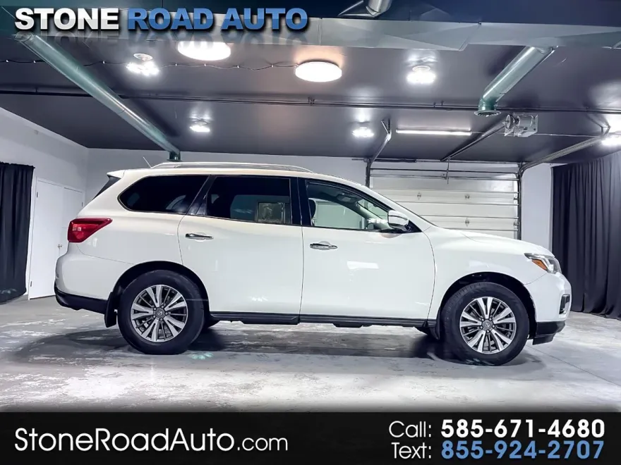 2017 Nissan Pathfinder 4x4 S photo 1