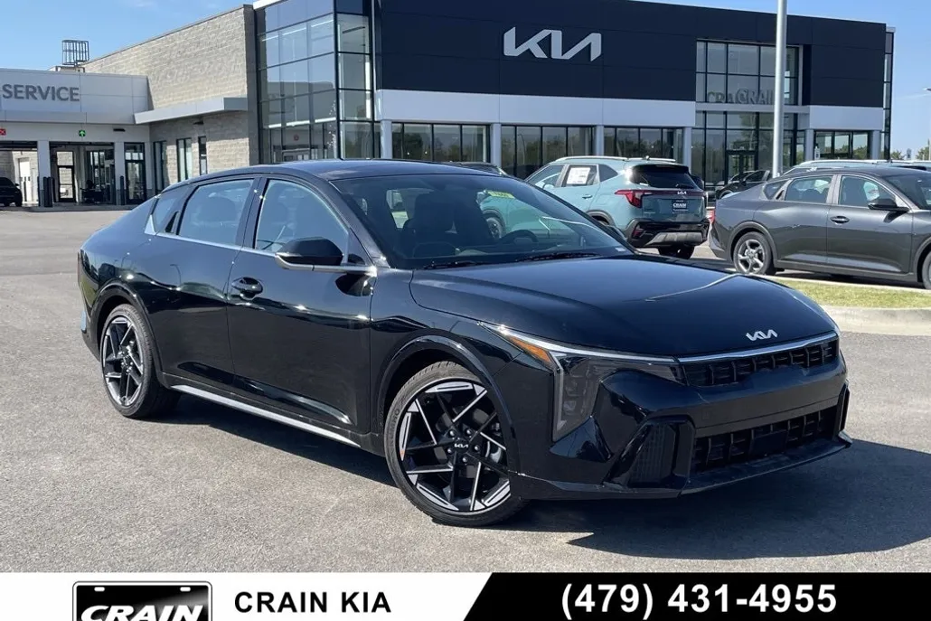 2025 Kia K4 GT-Line photo 1
