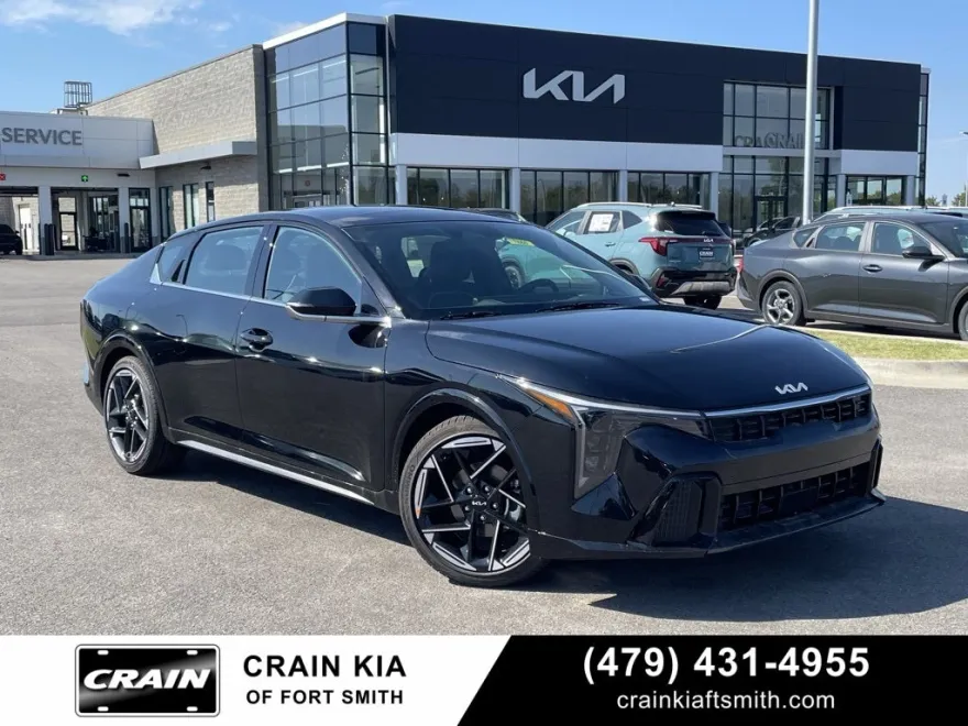 2025 Kia K4 GT-Line photo 1