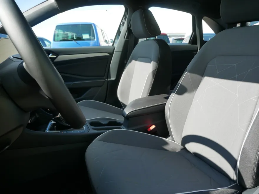 2025 Volkswagen Jetta Sport photo 1