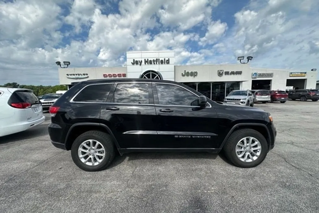 2022 Jeep Cherokee Laredo photo 1