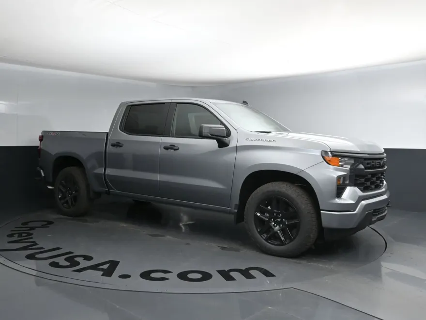 2026 Chevrolet Silverado Custom photo 1