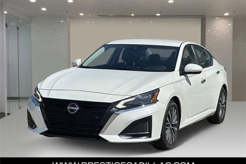 2023 Nissan Altima 2.5 SV photo 1