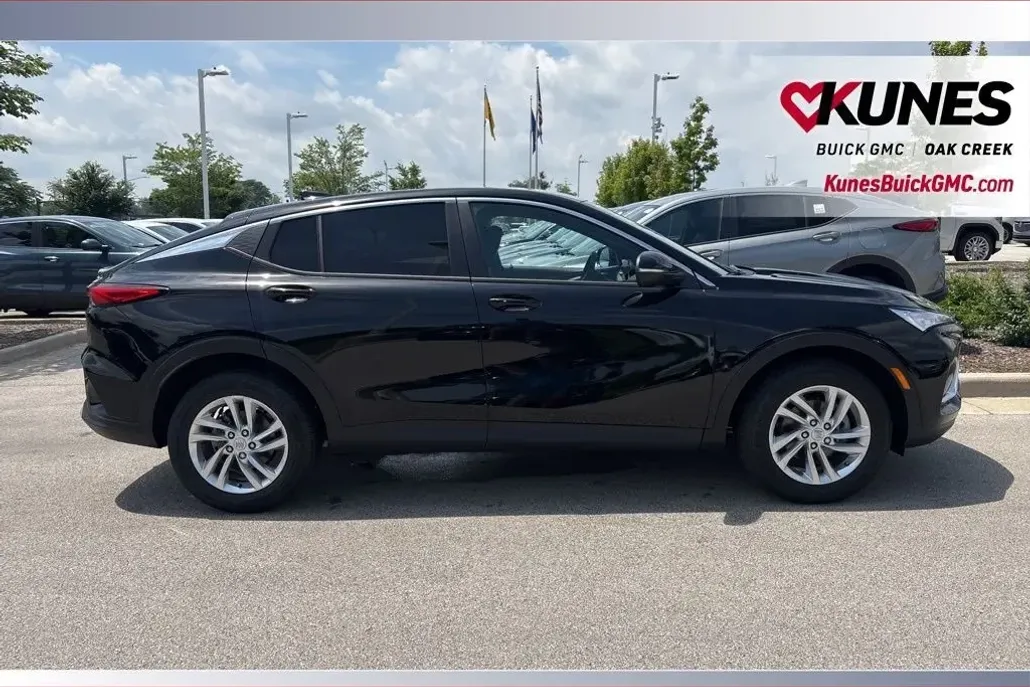 2025 Buick Envista Preferred photo 1