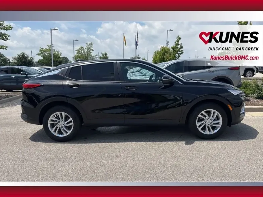 2025 Buick Envista Preferred photo 1