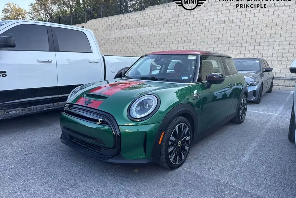 2024 Mini Cooper 2 Door Hardtop photo 1