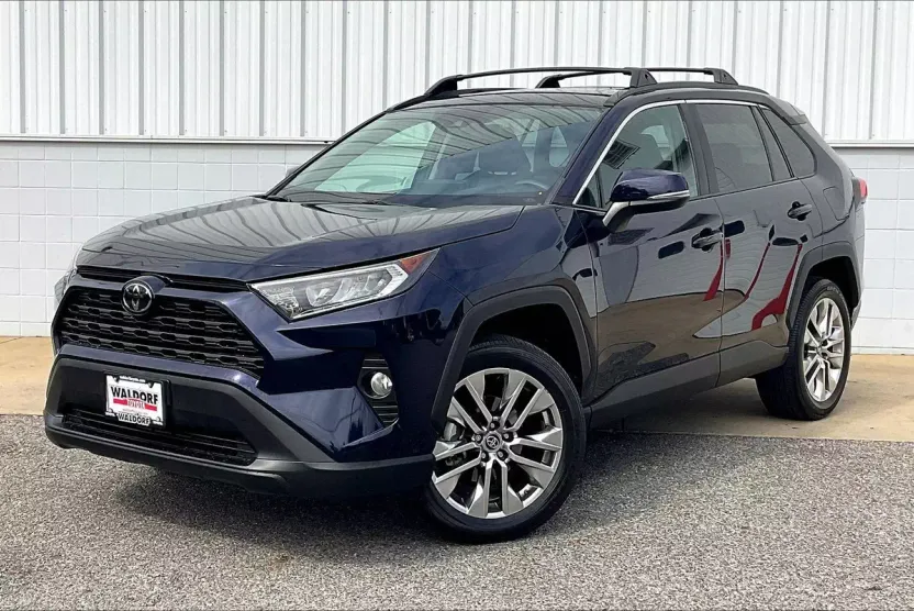 2019 Toyota RAV4 XLE Premium photo 1