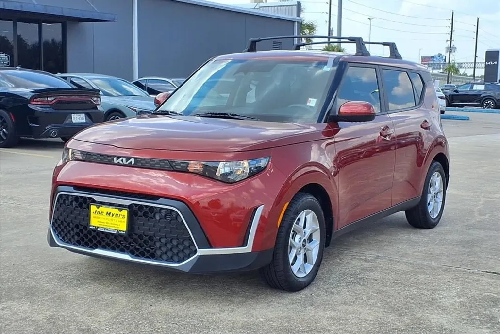 2023 Kia Soul S photo 1