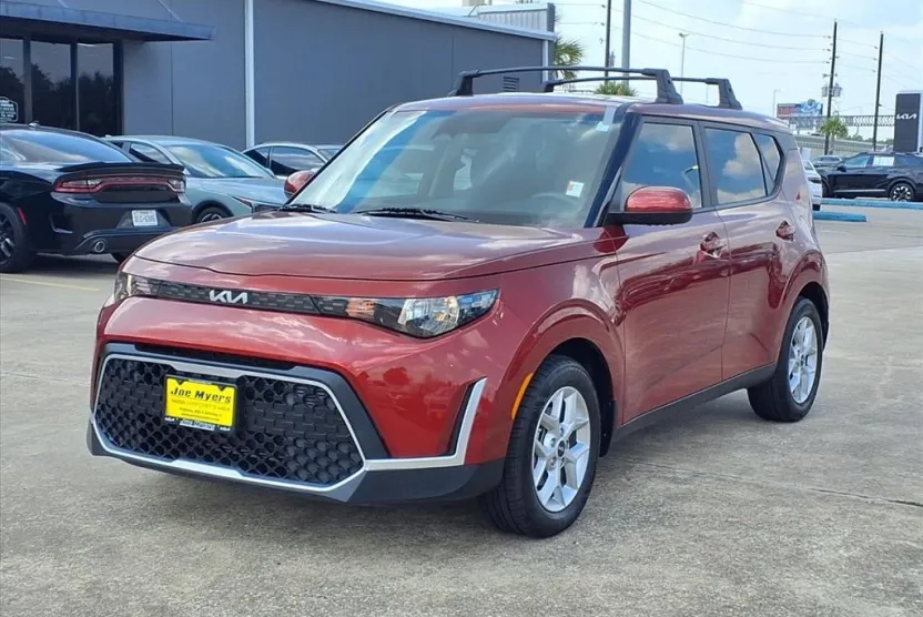 2023 Kia Soul S photo 1