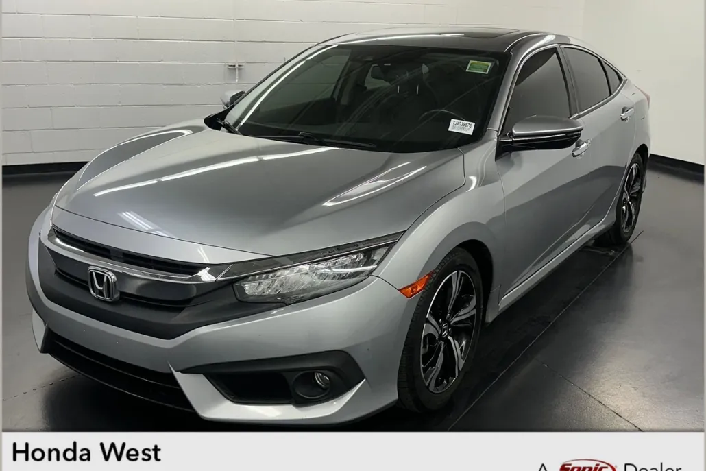 2018 Honda Civic Touring photo 1