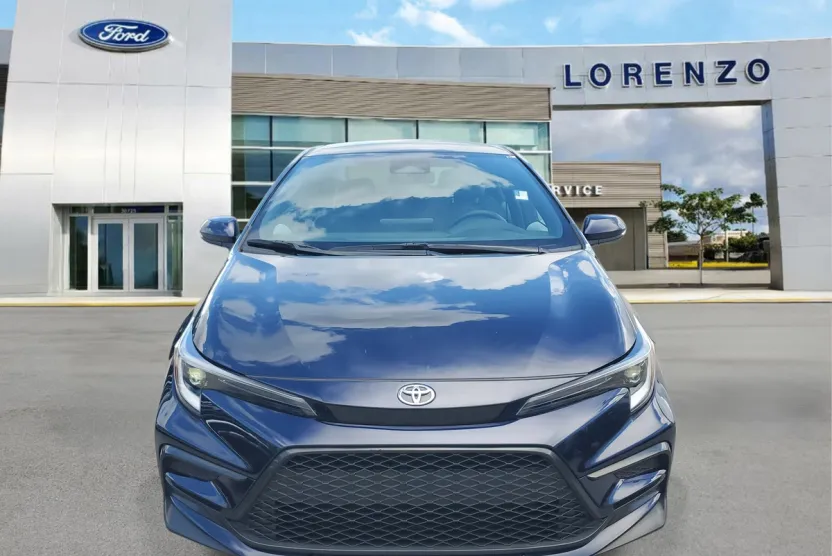 2023 Toyota Corolla SE photo 1