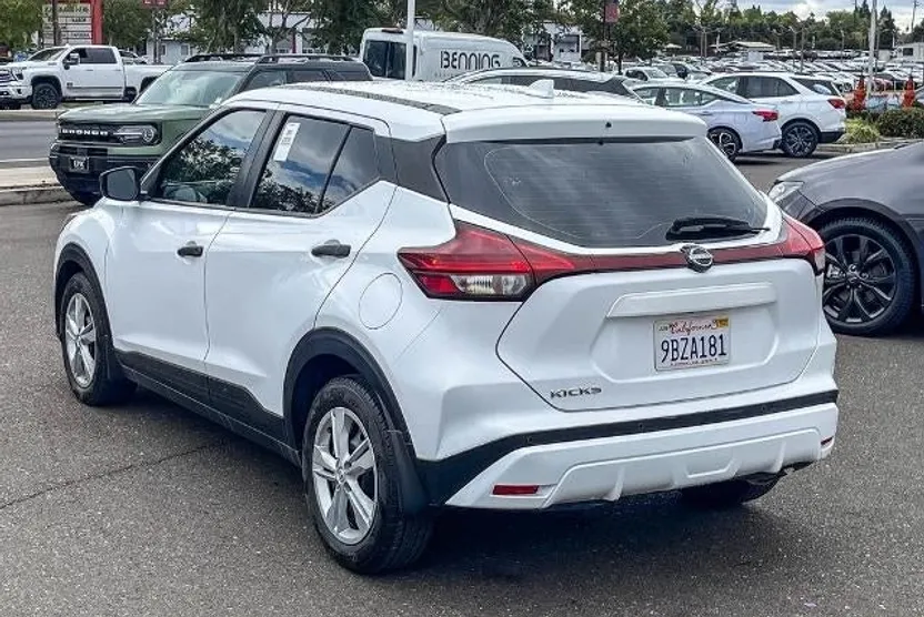 2022 Nissan Kicks S photo 1