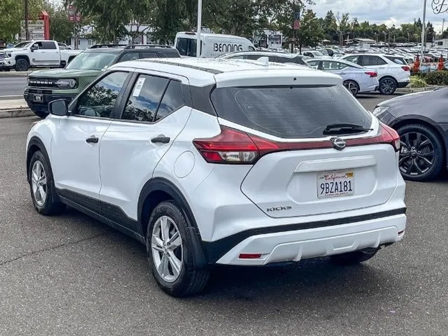 2022 Nissan Kicks S photo 1
